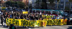 Tall de l'Avinguda de la Diagonal en protesta contra l'expulsió d'estudiants de la UAB