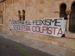 Pancarta davant de l'Arquisbat de Tarragona