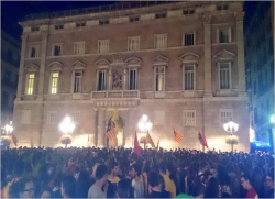 Final de la manifestació a Plaça Sant Jaume (Fotografia: Esquerres pel Sí-Sí)