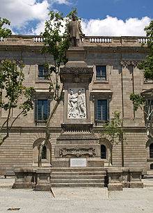 L'Ajuntament de Barcelona anuncia la recuperació de la memòria històrica de la Via Laietana amb una intervenció a la prefectura de la policia del número 43 i la retirada de l'estàtua dAntonio López