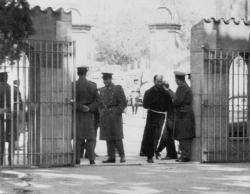 1966 A Barcelona les autoritats franquistes reprimeixen una assemblea d'estudiants que se celebrava al convent dels Caputxins de Sarrià