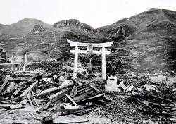 1945 Els EEUU llencen la segona bomba atòmica sobre Nagasaki