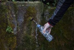 Campanya de recollida d?aigua de les fonts d?Osona i el Lluçanès