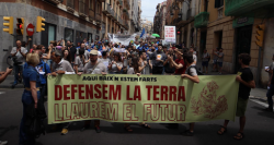 Manifestació multitudinària a Tarragona en contra del macroprojecte de Hard Rock