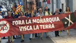 Manifestació antimonàrquica de Figueres (24/09/2024) desplaçant-se de la Plaça de l'Ajuntament cap al Museu Dalí.