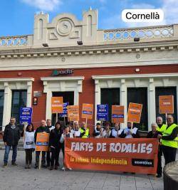 Socis de lANC organitzen actes de protesta en estacions de Rodalies per denunciar el mal funcionament del servei