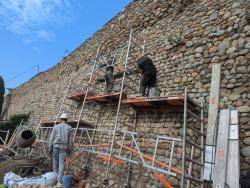 Han acabat les obres de la muralla de Cervià de Ter amb la reconstrucció del mur esfondrat degut a un fuita daigua ocasionada pel mal estat de les canonades del Carrer Muralla el mes de setembre de lany passat