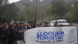 Mobilització en contra del curs sobre especialització de lloguer turístic que la UIB imparteix