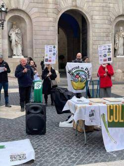 Clam de la petita pagesia per la venda directa a Barcelona